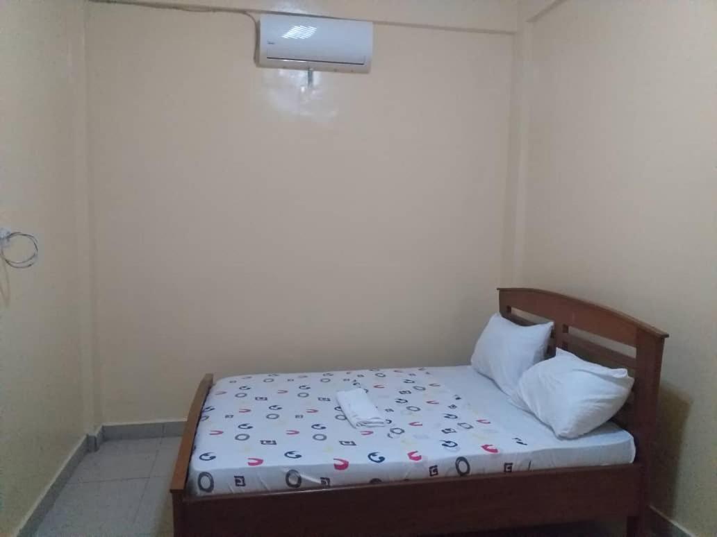 Dream'S House Bonamoussadi - Studio Bed & Breakfast Douala Bagian luar foto
